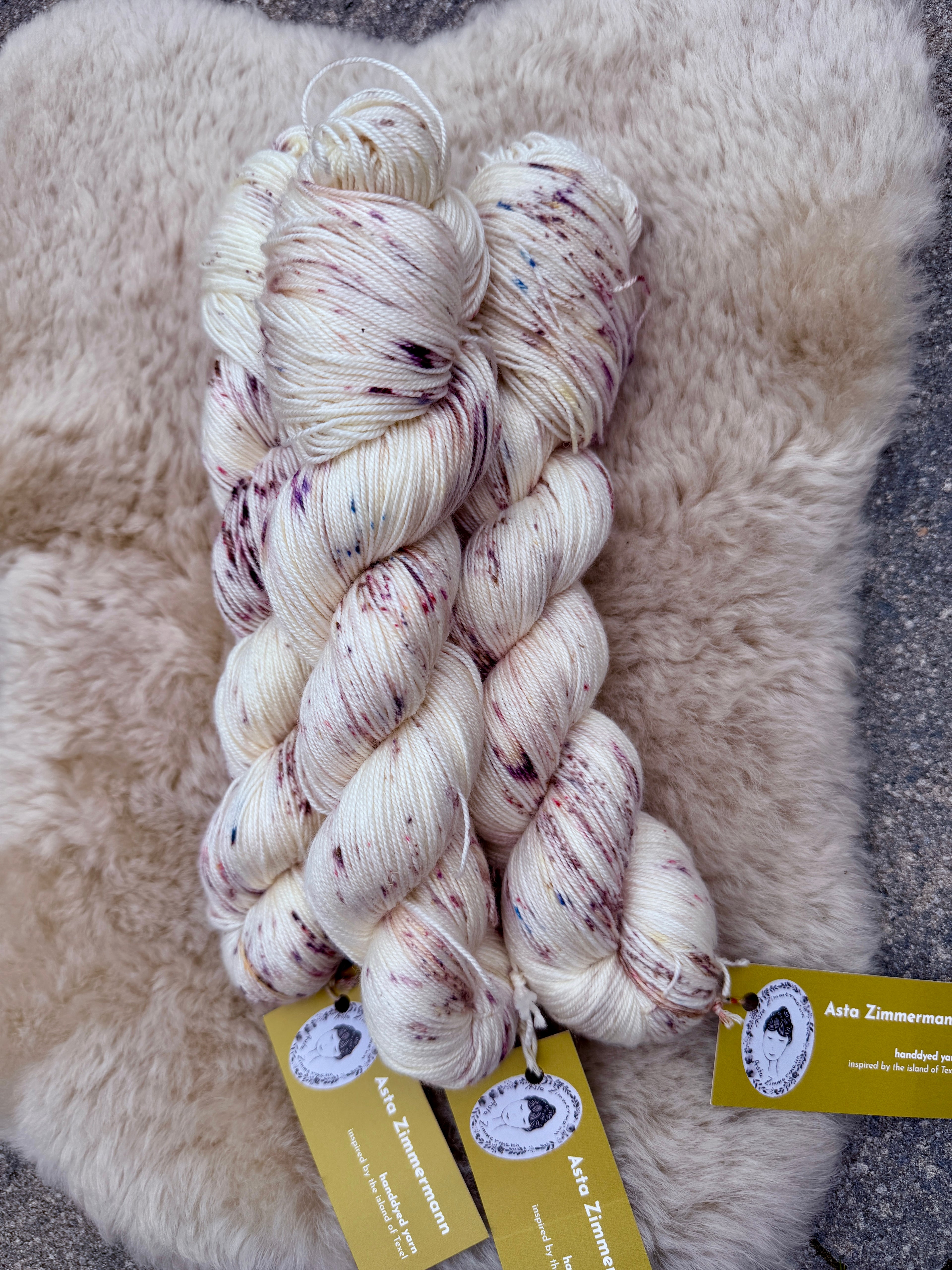 "Zwischen Salzluft und Blütenstaub" MeerSeide 70% Merino 20% moerbeizijde 10% Kasjmier 400m/100g