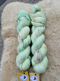 "Matcha aan Zee"Zeezijde 70% Merino 20% Moerbeizijde 10% Kasjmier 400m/100g