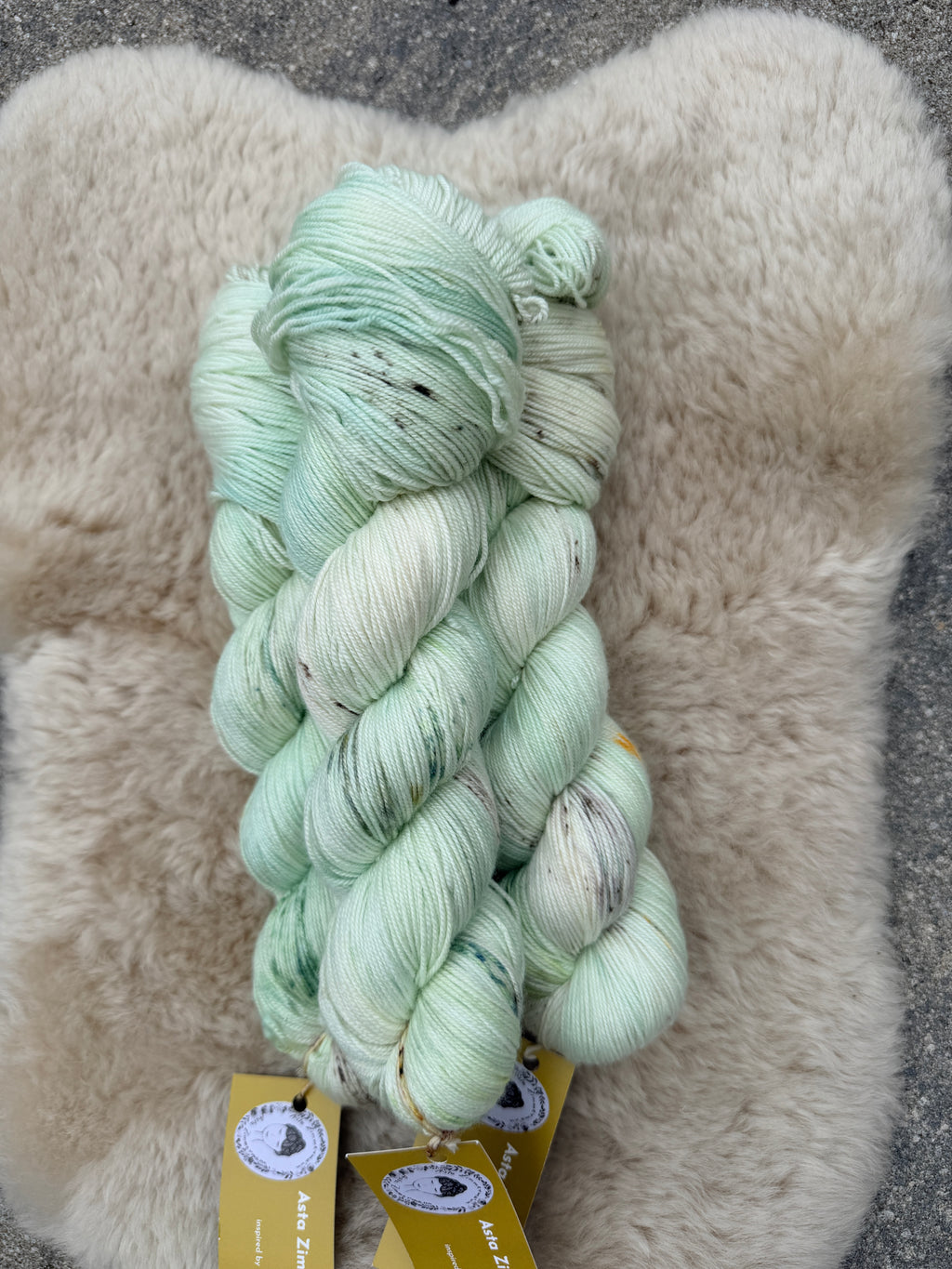 "Matcha aan Zee"Zeezijde 70% Merino 20% Moerbeizijde 10% Kasjmier 400m/100g