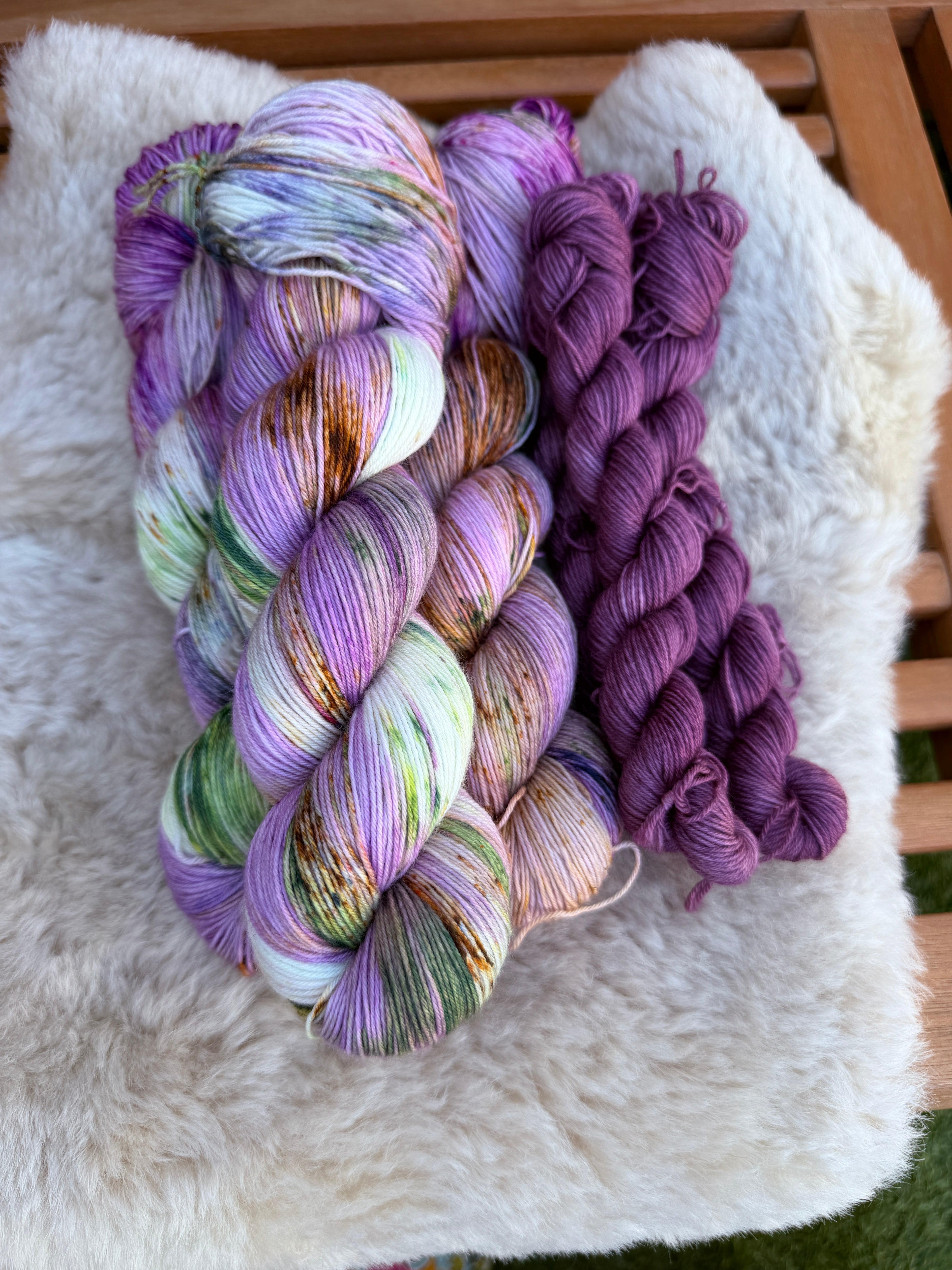"Das Gewicht des Himmels im August" SOCKSET 75 % Merino 25% Nylon 425m/100g plus Mini-Strang
