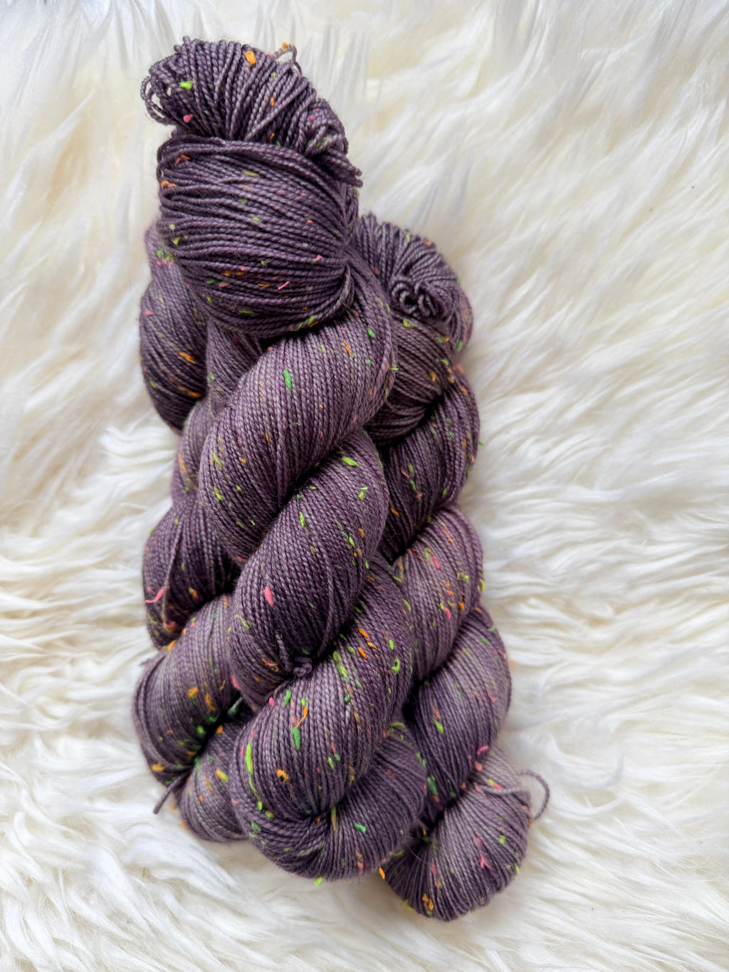 "Gustav hat zu viel Kaffee" Gustavs Nüpsies 85 % Merino 15% Donegal Nep 400m/100g