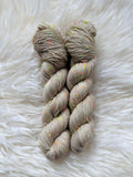 "Gustav macht Dünensalat" Gustavs Nüpsies 85 % Merino 15% Donegal Nep 400m/100g