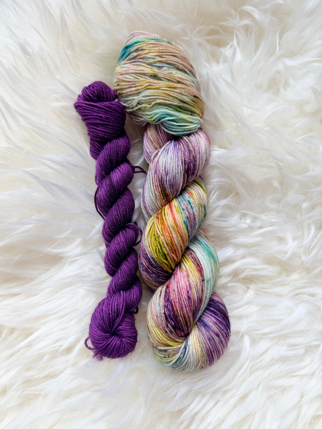 "leicht •salzig • himmelweit • frei (mit Purple-Mini)" SOCKSET 75 % Merino 25% Nylon 425m/100g plus Mini-Strang