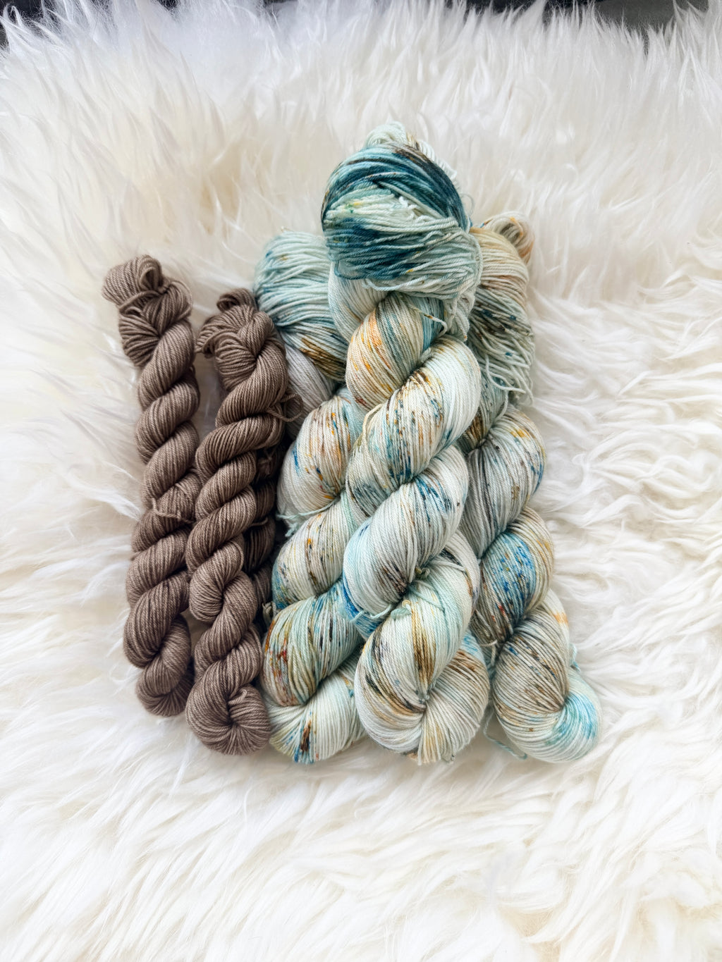 "Meer in den Gedanken" SOCKSET 75 % Merino 25% Nylon 425m/100g plus Mini-Strang