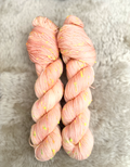 "Gustav lag zu lange in der Düne" Gustavs Nüpsies 85 % Merino 15% Donegal Nep 400m/100g